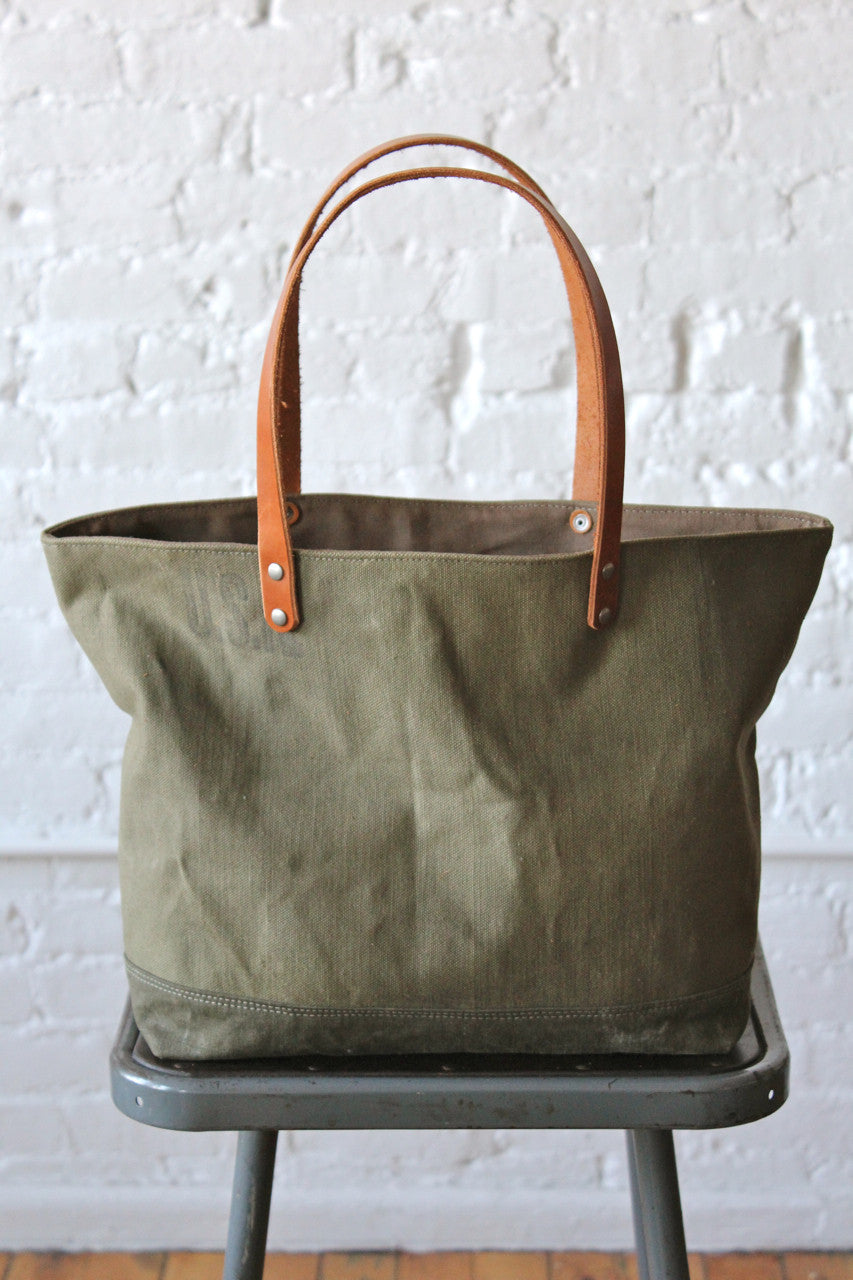 Fauré Le Page - Calibre Soft 17 Shoulder Bag - Empire Green Scale Canvas & Forest Leather